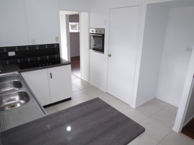 10 Rosshall Street, Bowen QLD 4805