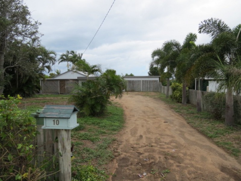 10 Rosshall Street, Bowen QLD 4805