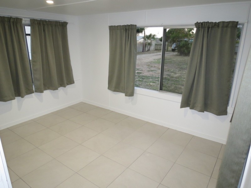 10 Rosshall Street, Bowen QLD 4805
