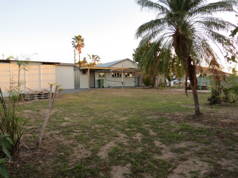 10 Rosshall Street, Bowen QLD 4805
