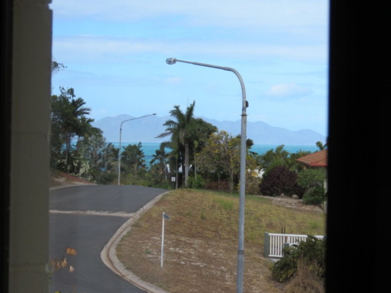 1/8 Poinciana Drive, Bowen QLD 4805