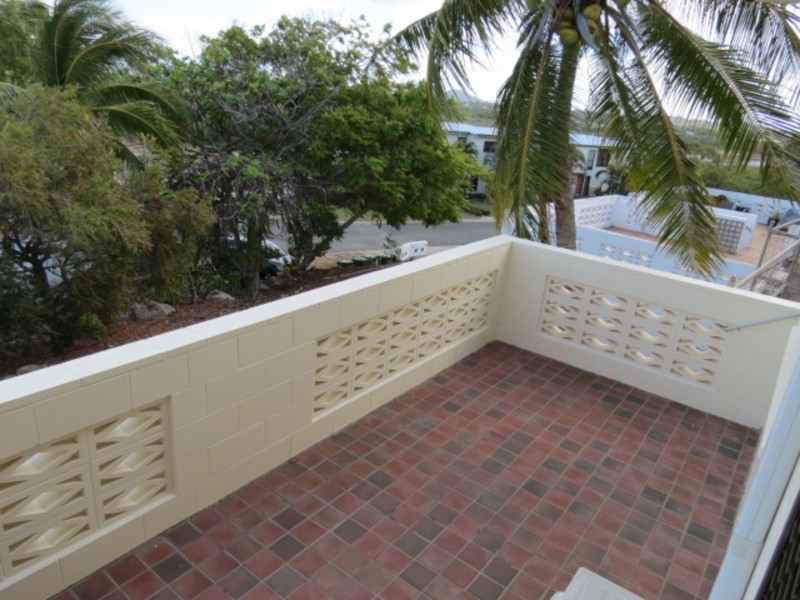 1/8 Poinciana Drive, Bowen QLD 4805