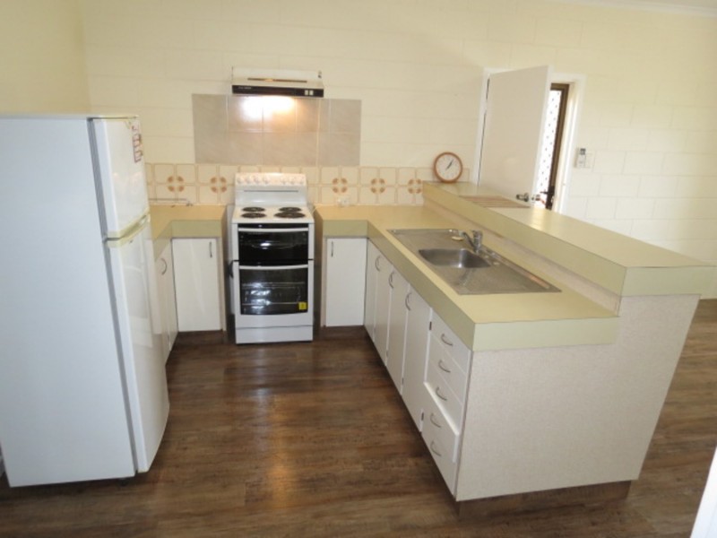 1/8 Poinciana Drive, Bowen QLD 4805