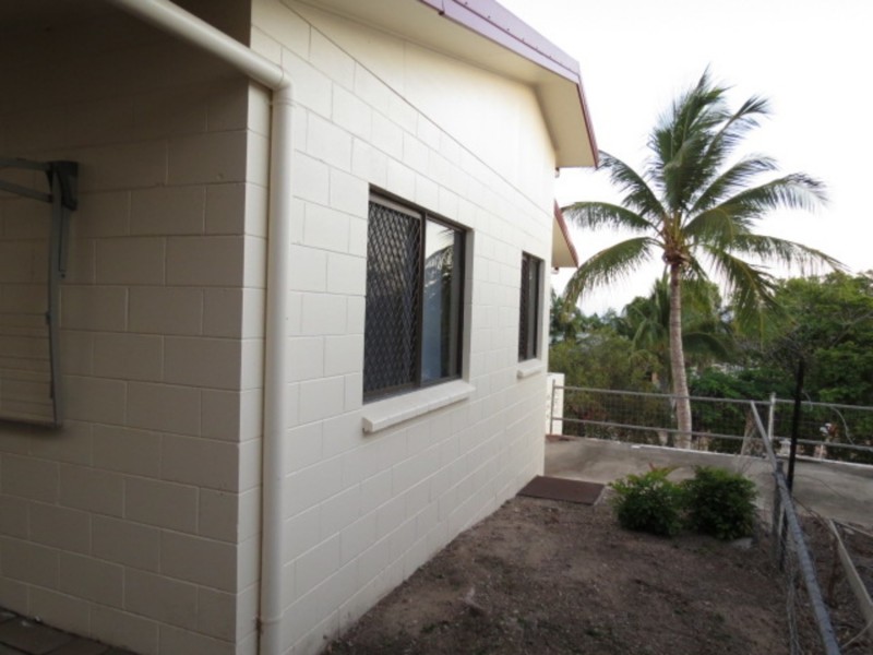 1/8 Poinciana Drive, Bowen QLD 4805