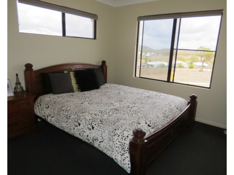 8 Seacove Crescent, Bowen QLD 4805