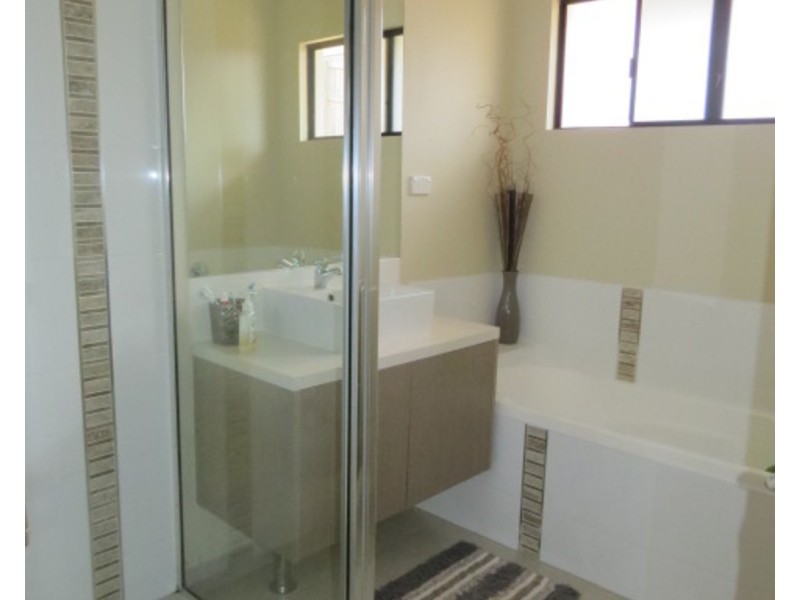 8 Seacove Crescent, Bowen QLD 4805
