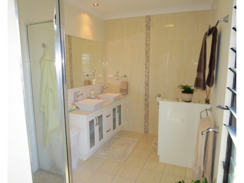 18 Matthews Street, Bowen QLD 4805