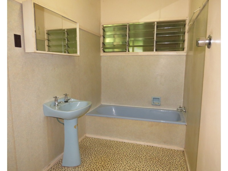 105 Herbert Street, Bowen QLD 4805