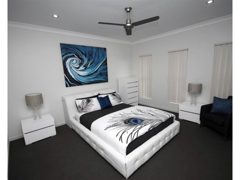 16 Lemon Grove, Bowen QLD 4805