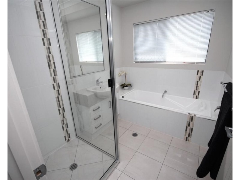 16 Lemon Grove, Bowen QLD 4805