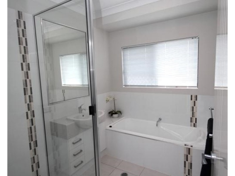 16 Lemon Grove, Bowen QLD 4805