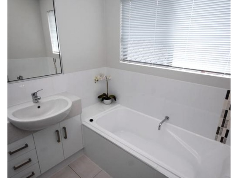 16 Lemon Grove, Bowen QLD 4805