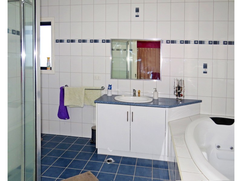 17 Bayview Crescent, Bowen QLD 4805