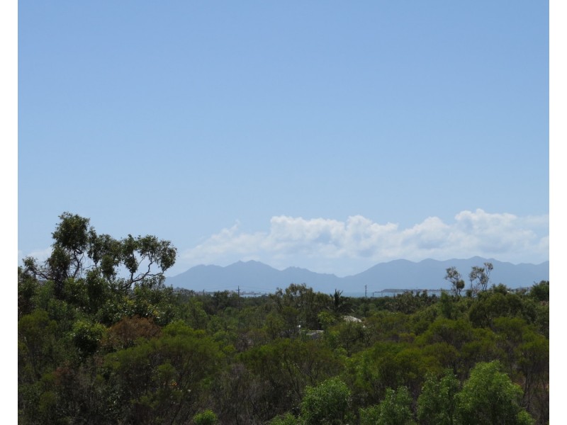 17 Bayview Crescent, Bowen QLD 4805