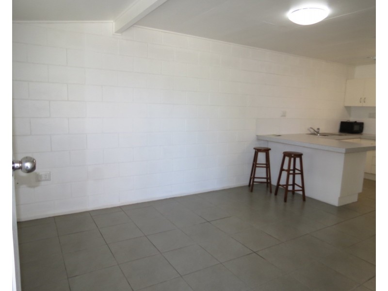 2/10 Field Street, Bowen QLD 4805