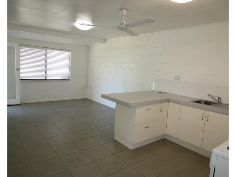 2/10 Field Street, Bowen QLD 4805