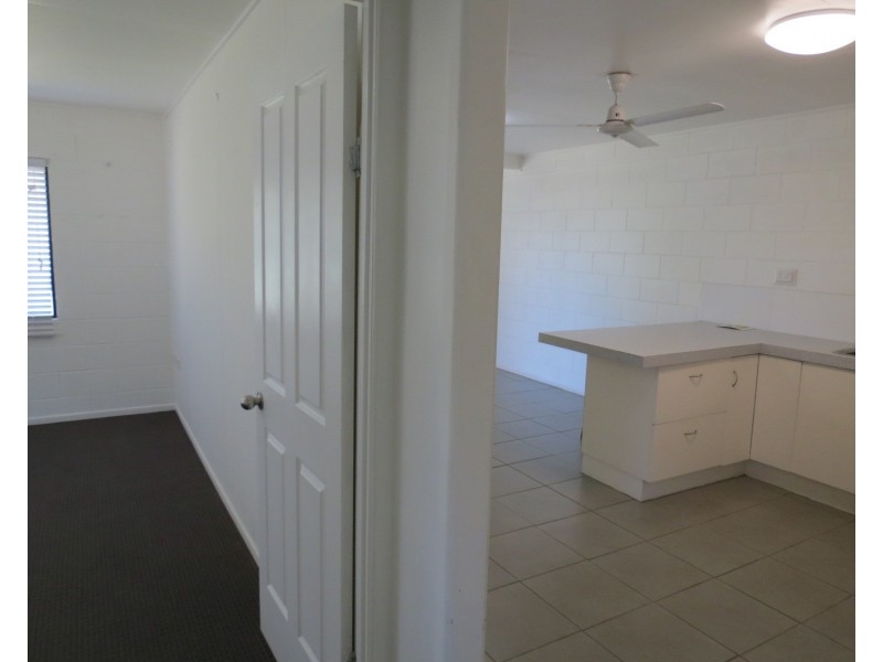2/10 Field Street, Bowen QLD 4805
