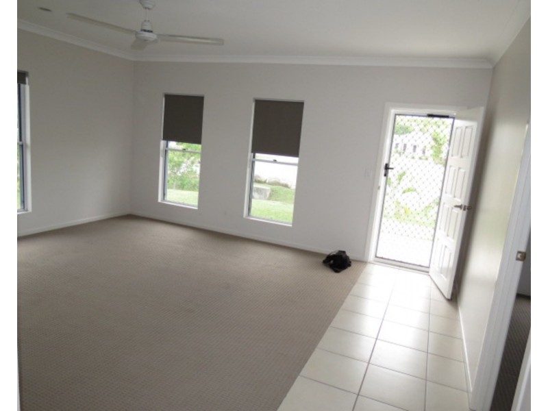 1 Second Close, Bowen QLD 4805