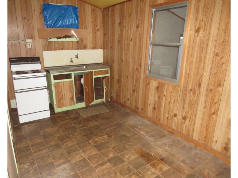 27 Matthews Street, Bowen QLD 4805