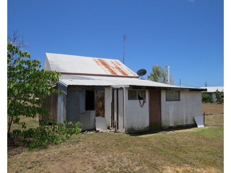 27 Matthews Street, Bowen QLD 4805