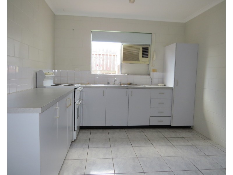 2/41 Crofton Street, Bowen QLD 4805