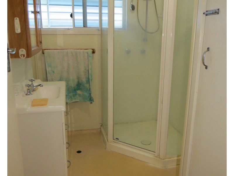 4 Darwen Street, Bowen QLD 4805