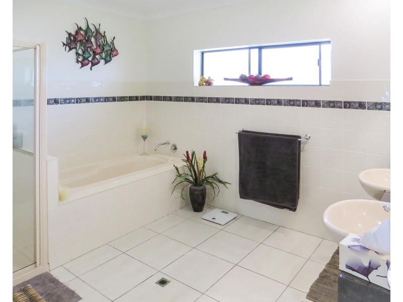 10 Marine Parade, Bowen QLD 4805