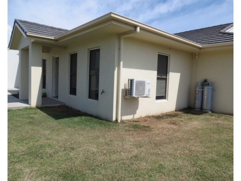33 Seabreeze Crescent, Bowen QLD 4805