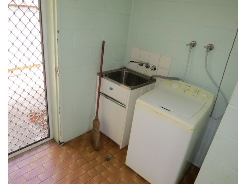 2 /16 Powell Street, Bowen QLD 4805