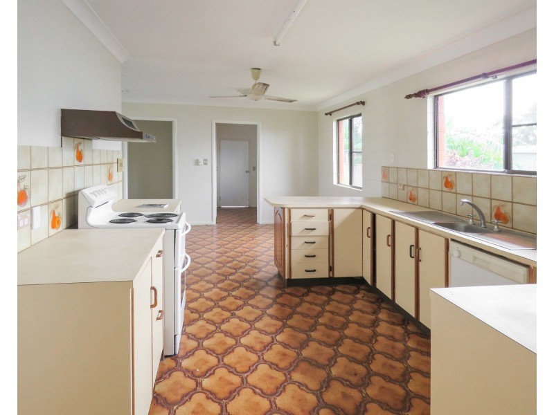 16 Oak Crescent, Bowen QLD 4805