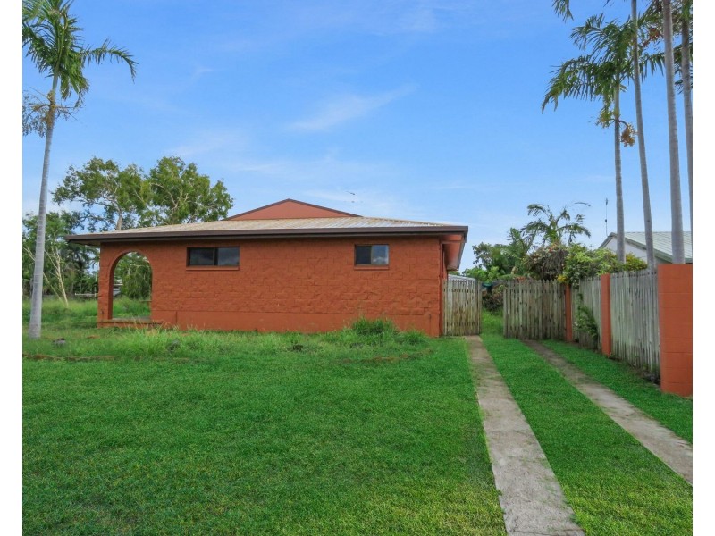 16 Oak Crescent, Bowen QLD 4805