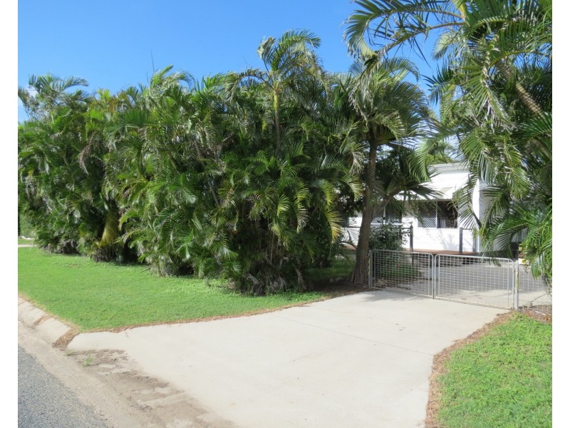 17 Gloucester Street, Bowen QLD 4805