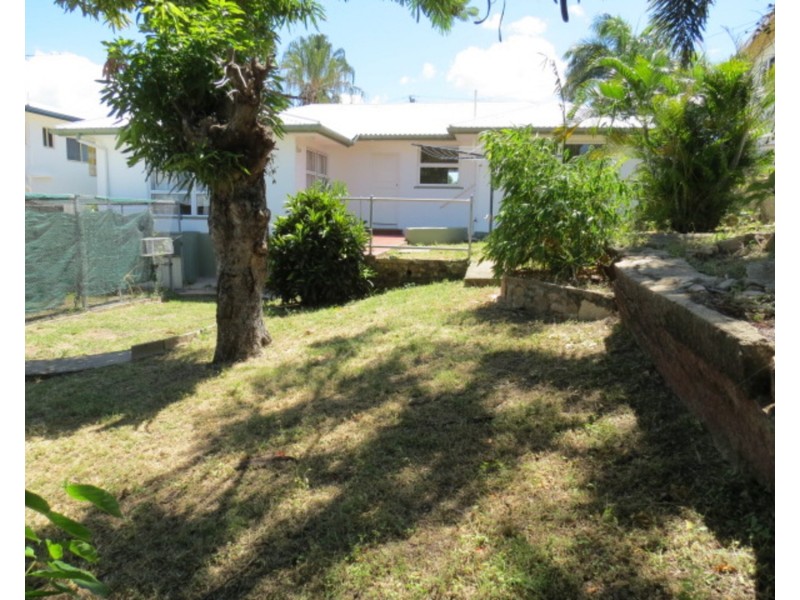 77 Livingstone Street, Bowen QLD 4805