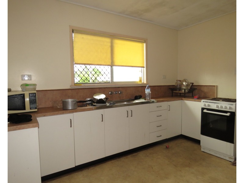 9 Field Street, Bowen QLD 4805