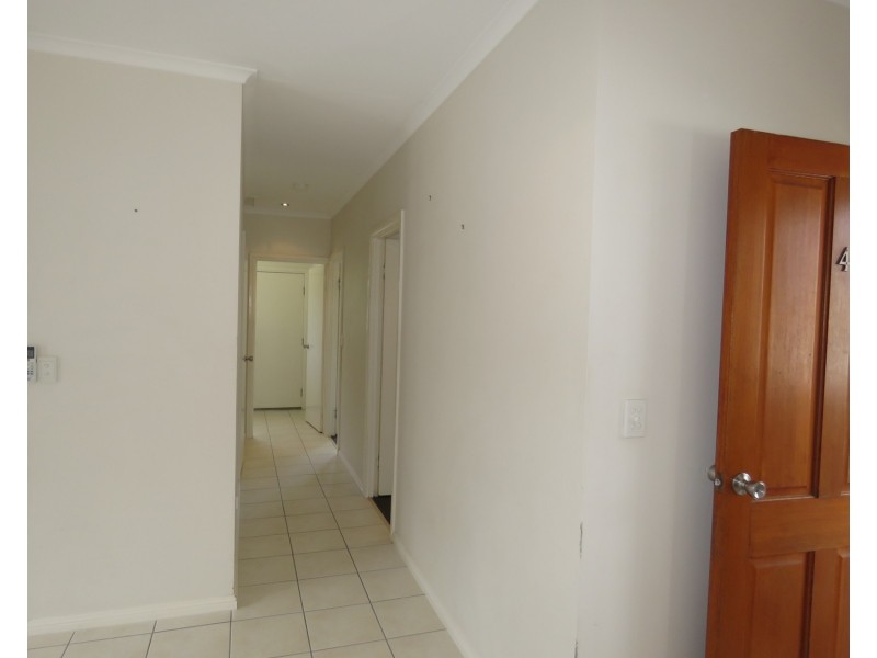 4/13 Queens Road, Bowen QLD 4805