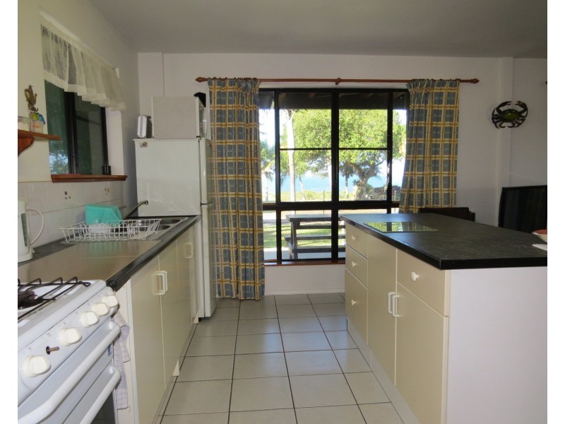 6 Baxter Avenue, Brisk Bay QLD 4805