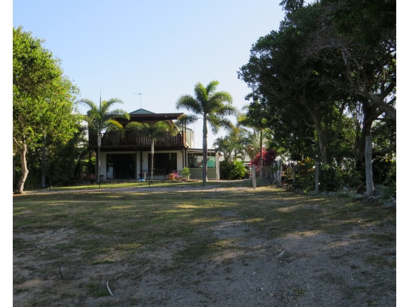 6 Baxter Avenue, Brisk Bay QLD 4805