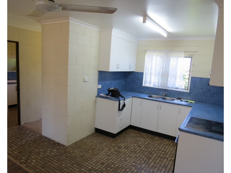 4/89 Powell Street, Bowen QLD 4805