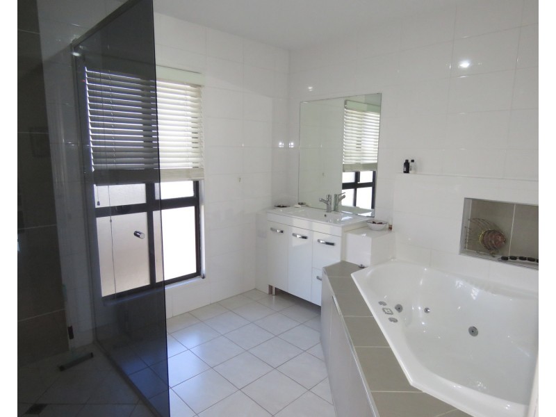 8 Fairway Drive, Bowen QLD 4805