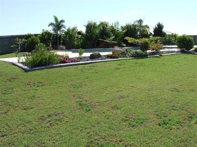 8 McCallum Close, Coral Cove QLD 4670