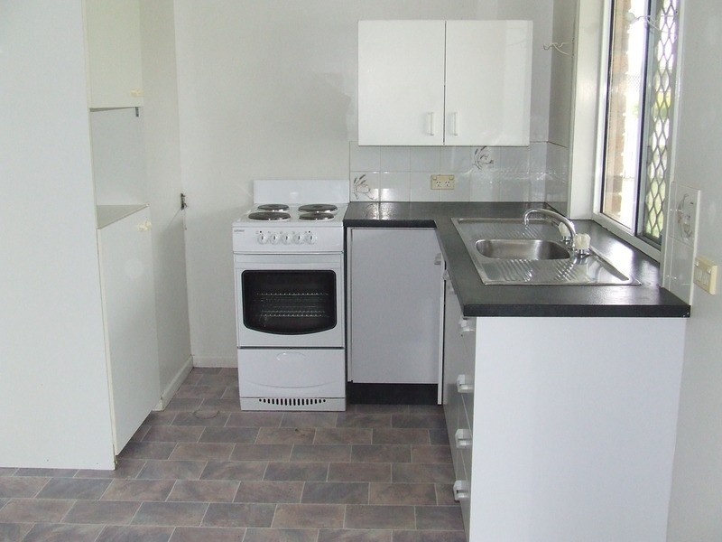 4 Dawn Parade, Thabeban QLD 4670