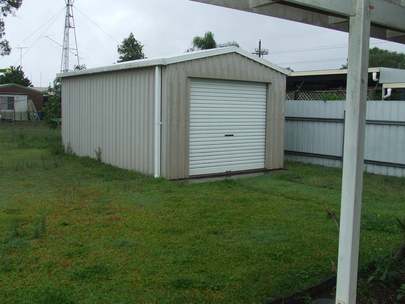 4 Dawn Parade, Thabeban QLD 4670