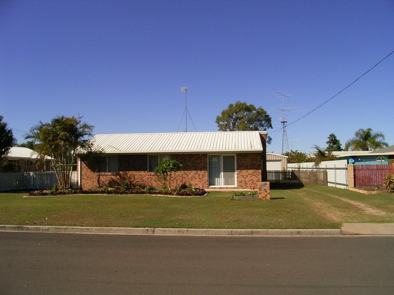 4 Dawn Parade, Thabeban QLD 4670
