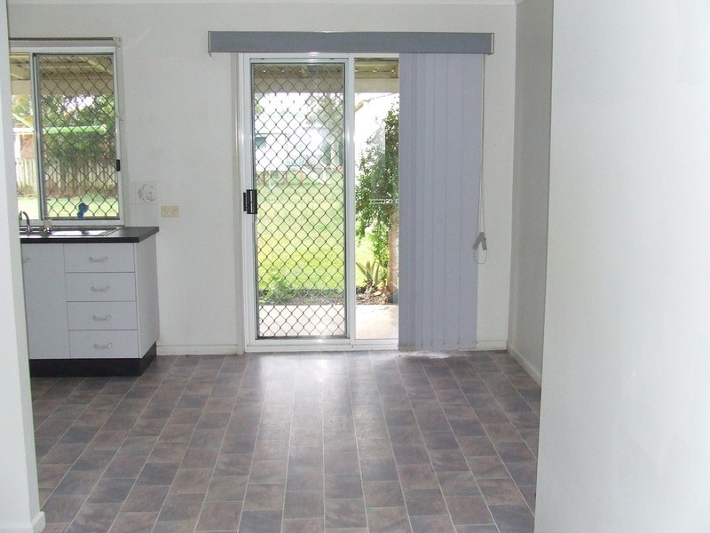 4 Dawn Parade, Thabeban QLD 4670