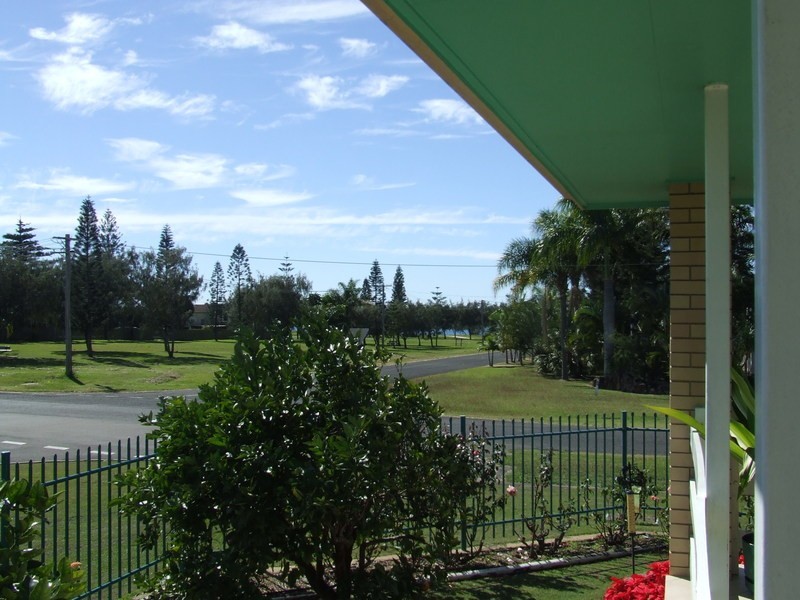 9 Hervey Street, Elliott Heads QLD 4670