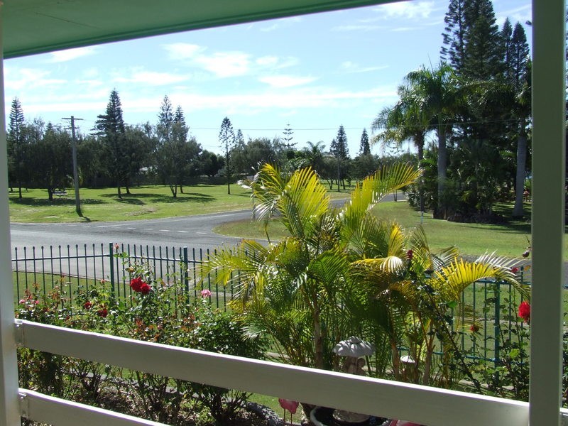 9 Hervey Street, Elliott Heads QLD 4670