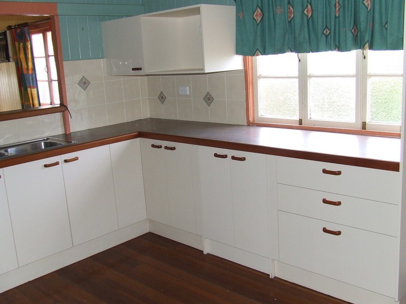 Avenell Heights QLD 4670