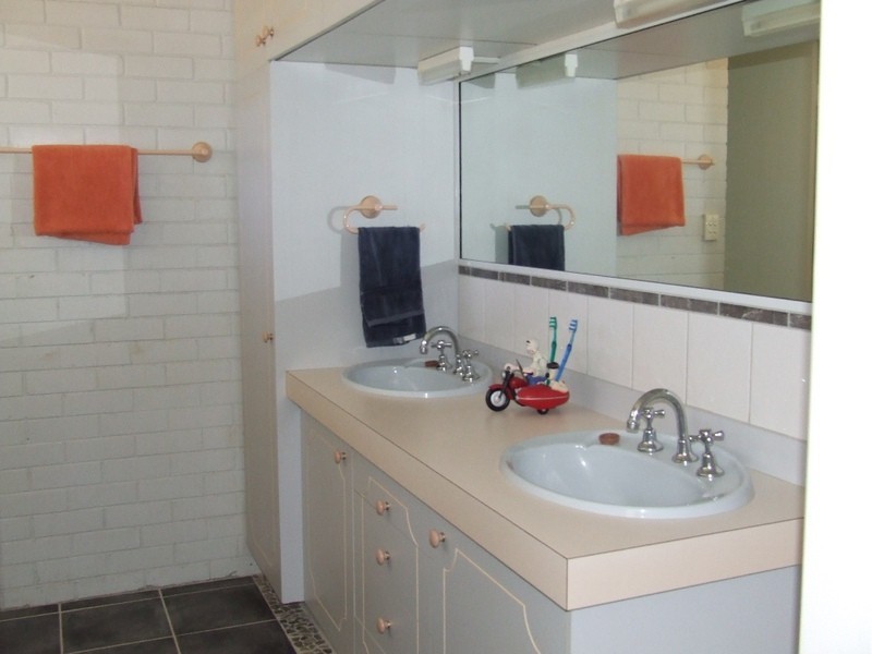 18 Wainwright Street, Svensson Heights QLD 4670