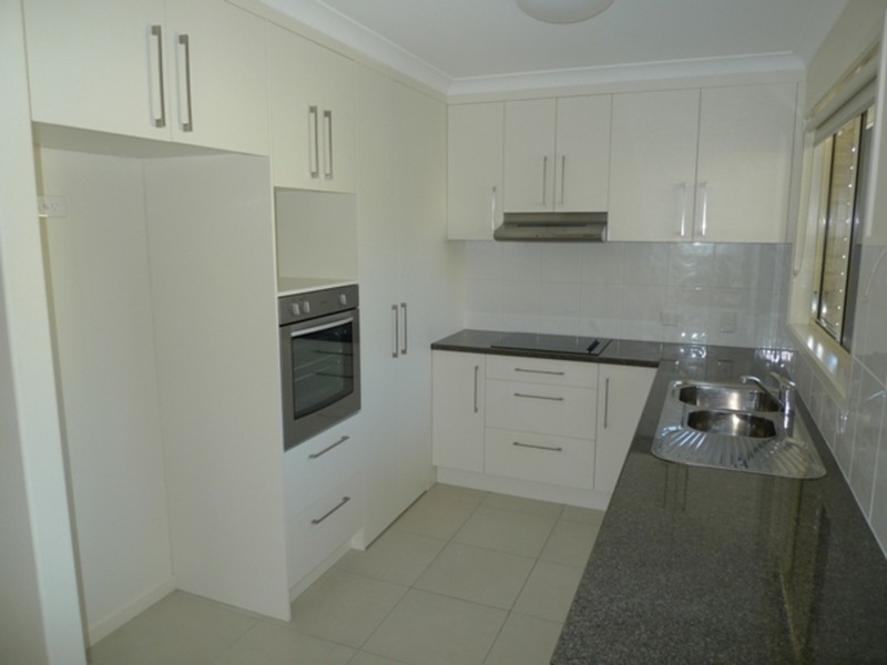 2/11 Payne Street, Millbank QLD 4670