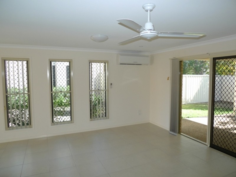 2/11 Payne Street, Millbank QLD 4670